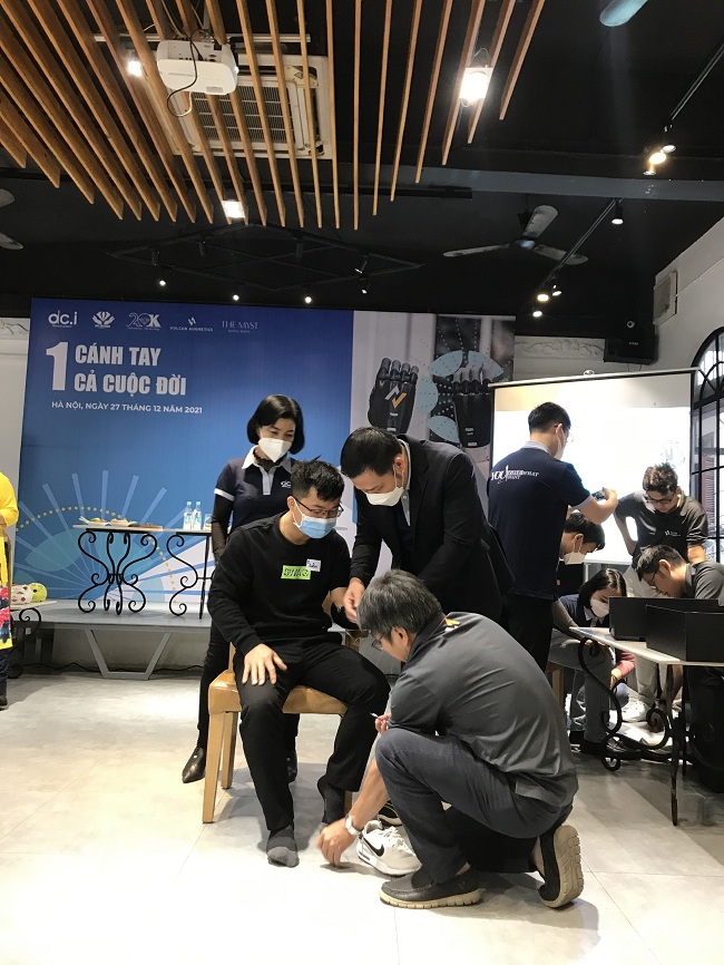 20 người có hoàn cảnh thiếu may mắn được lắp tay nhân tạo miễn phí