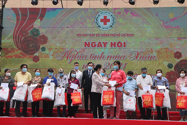 TP Hồ Chí Minh: Hơn 41,2 tỷ đồng chăm lo các hoàn cảnh khó khăn dịp Tết Tân Sửu 2021