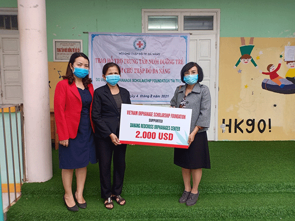 Đà Nẵng: Tổ chức Vosf (Mỹ) trao tặng quà Tết cho học sinh khuyết tật, mồ côi