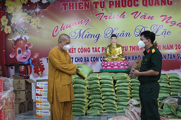 Đại đức Thích Nguyên Thông “Người có nhiều đóng góp tích cực, chăm lo cho người khó khăn, hộ nghèo”