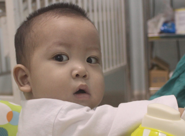 Tình phụ tử của người bố hiến gan cứu con trai nhỏ