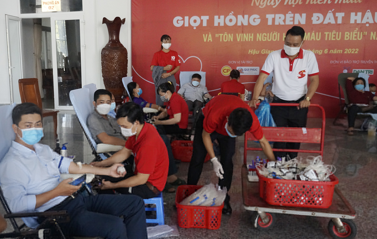 Giọt hồng trên đất Hậu Giang