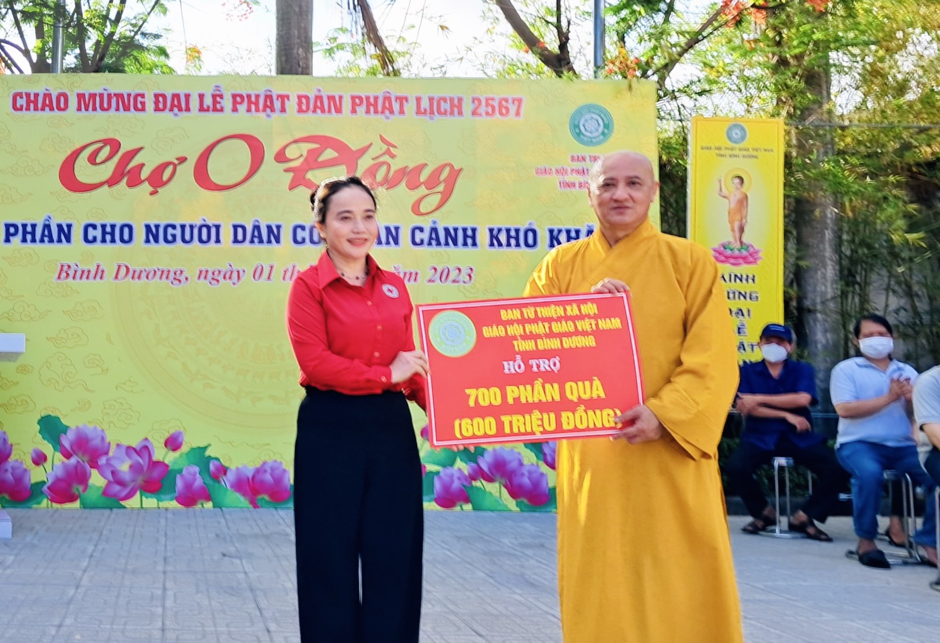 Bình Dương: Trao tặng 700 phần quà đến người dân khó khăn