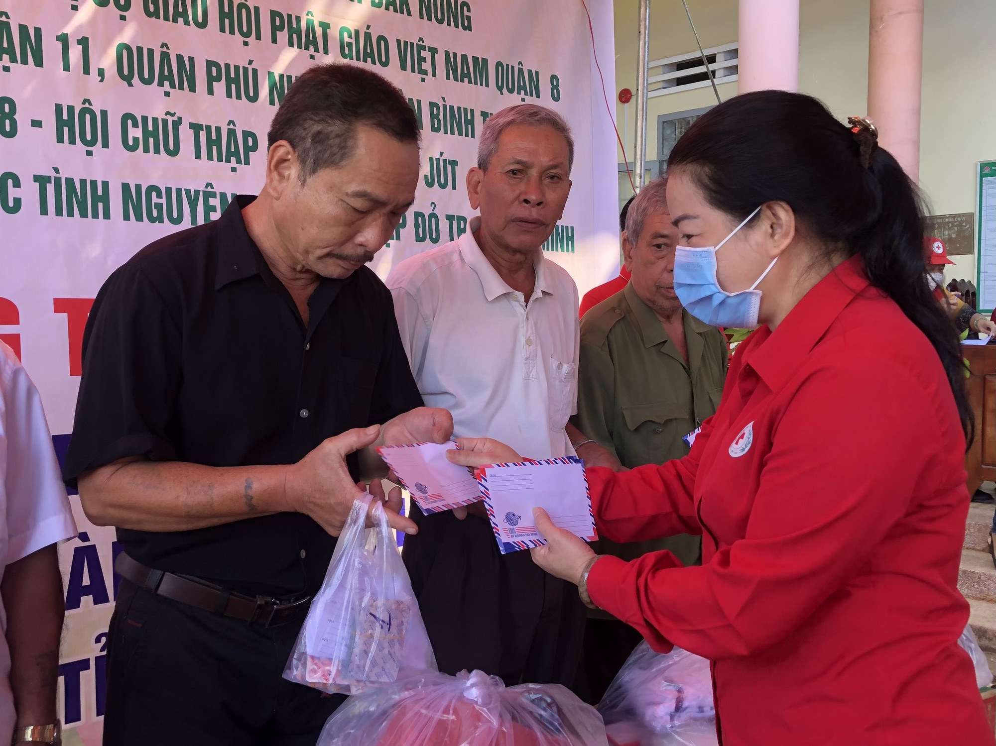 Lan tỏa tinh thần Chữ thập đỏ trong công tác chăm lo đồng bào các tỉnh vùng sâu vùng xa