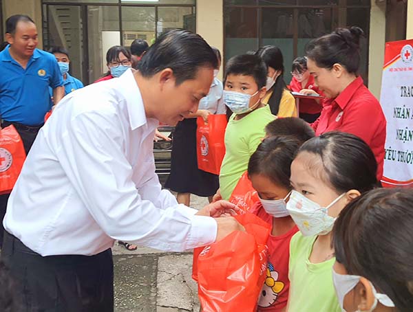 Bình Dương: Mang thêm yêu thương đến với các em nhỏ