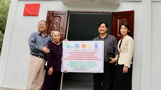 Tặng 107 ngôi nhà an toàn cho người dân ở Thừa Thiên – Huế