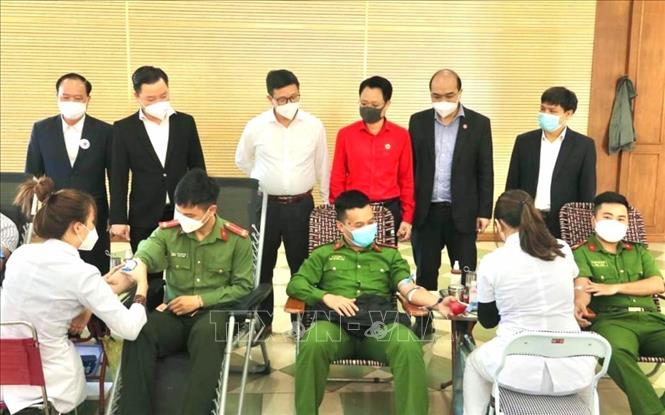 Những giọt máu đào trong Ngày hội Hiến máu an toàn - Đừng ngại COVID