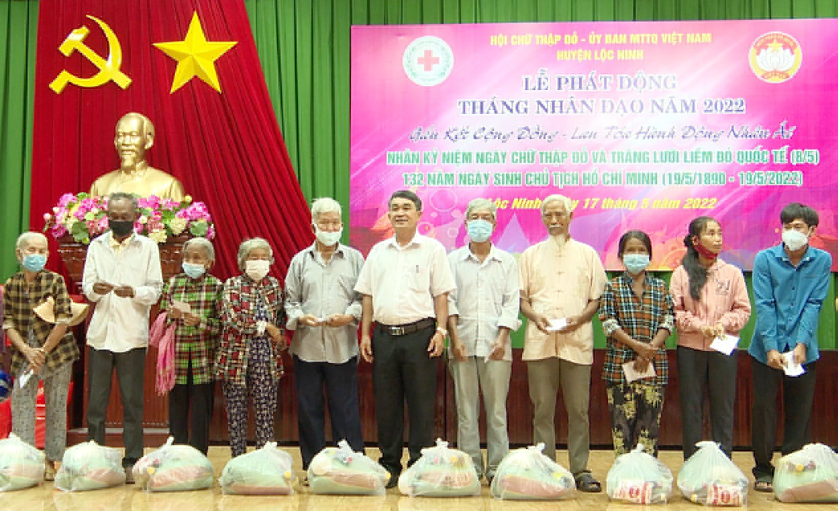 Trên 4 tỷ đồng hỗ trợ người khó khăn ở Lộc Ninh