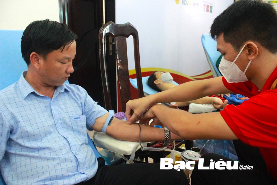 Thầy giáo 25 lần hiến máu cứu người: “Hiến máu hãy hiến thường xuyên!”