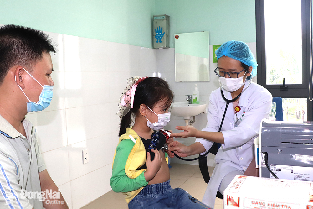Đồng Nai: Khám bệnh miễn phí, tặng quà cho hơn 700 trẻ em