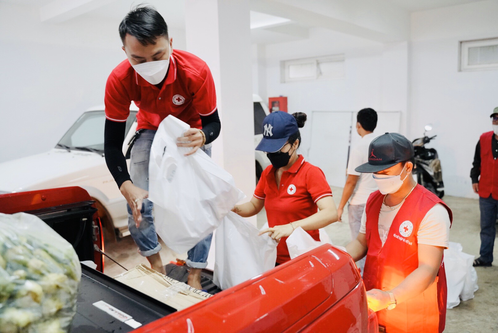 Đắk Lắk: Tặng 150 suất quà hỗ trợ người dân xã Ea Nam, huyện Ea HLeo bị ảnh hưởng bởi dịch bệnh