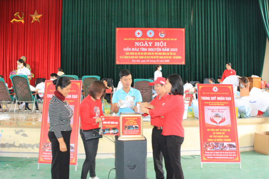 Yên Mô (Ninh Bình): Hiến máu tình nguyện và phát động ủng hộ đồng bào miền Trung