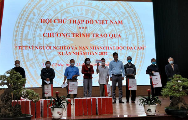 Đà Nẵng: Tặng 300 suất quà Tết từ nguồn hỗ trợ của Hội Chữ thập đỏ Việt Nam