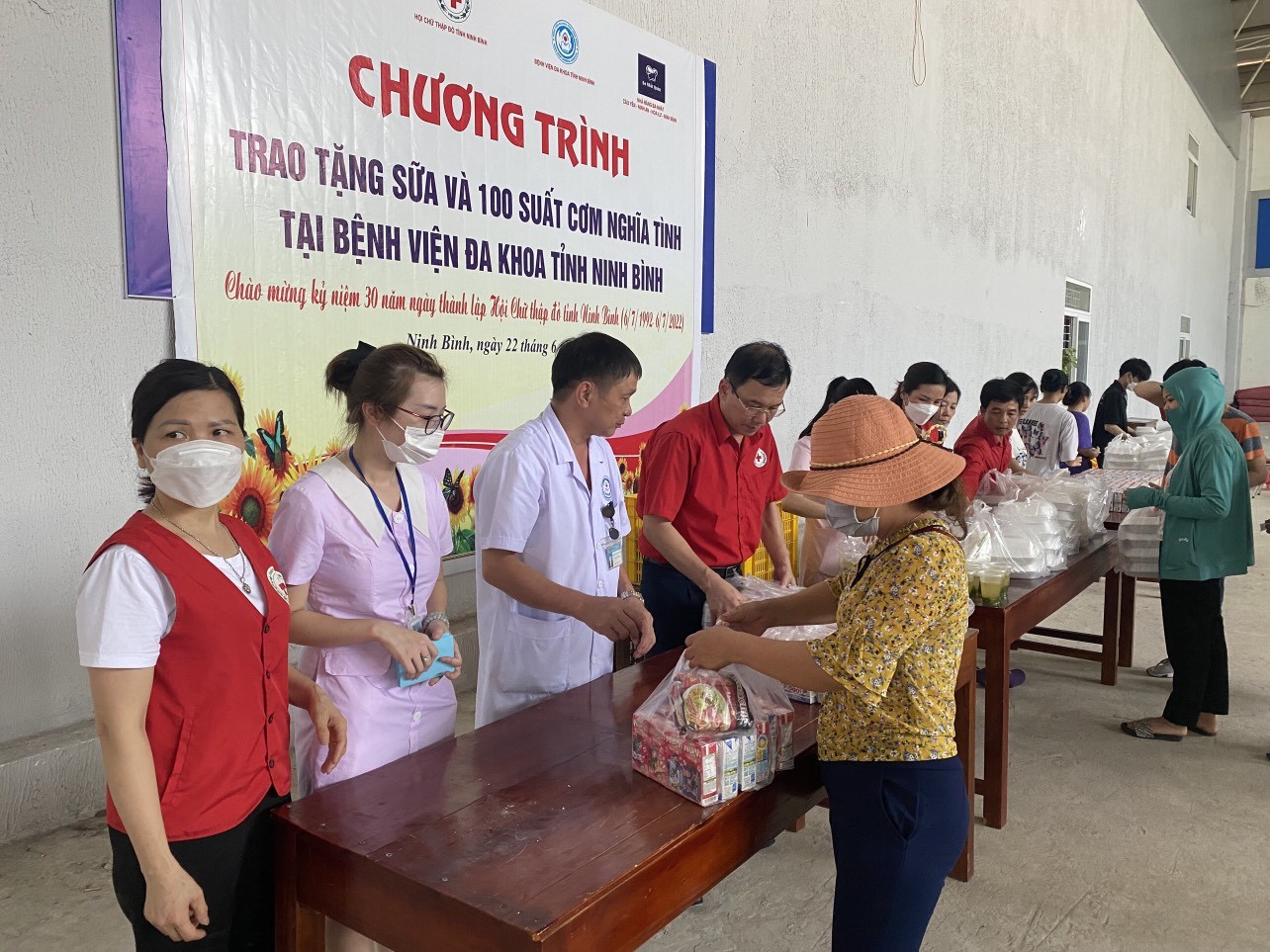 Ninh Bình: Những suất cơm nghĩa tình