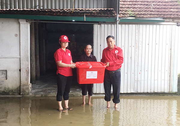 Nghệ An: Nhiều phần quà ý nghĩa đến với người dân vùng lũ