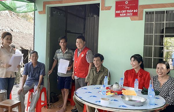 Kiên Giang: Bàn giao nhà “Chữ thập đỏ” cho hộ gia đình nghèo xã Vĩnh Hòa Hưng Bắc
