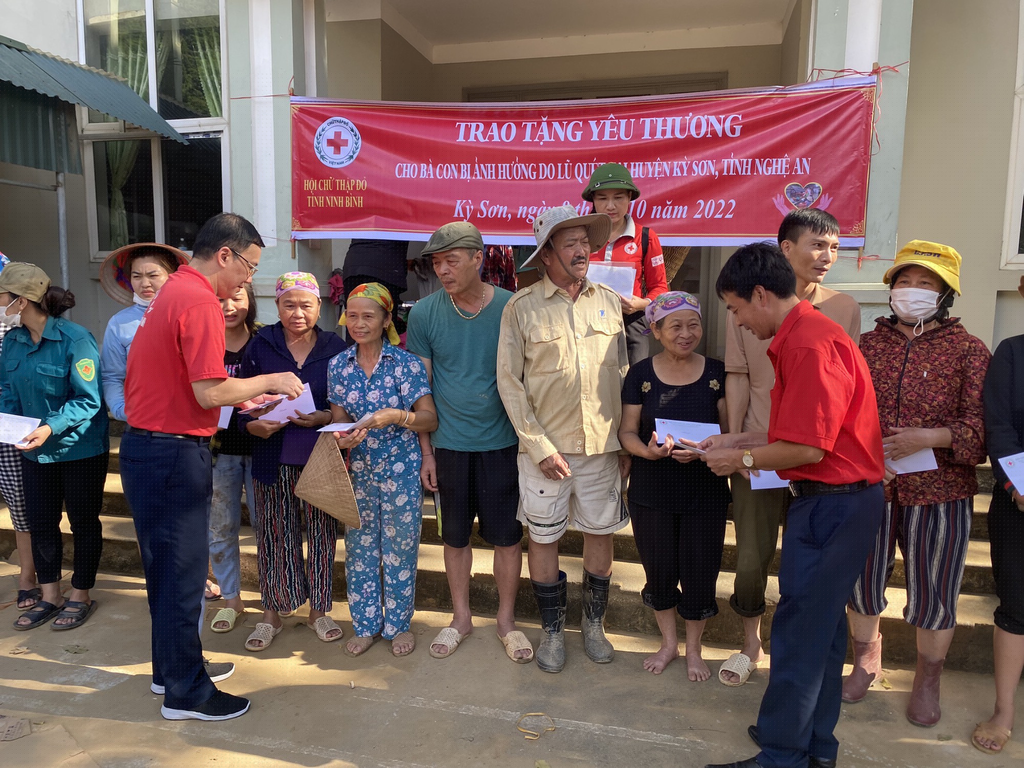 Hội Chữ thập đỏ tỉnh Ninh Bình: Chia sẻ yêu thương với người dân vùng lũ các tỉnh miền Trung