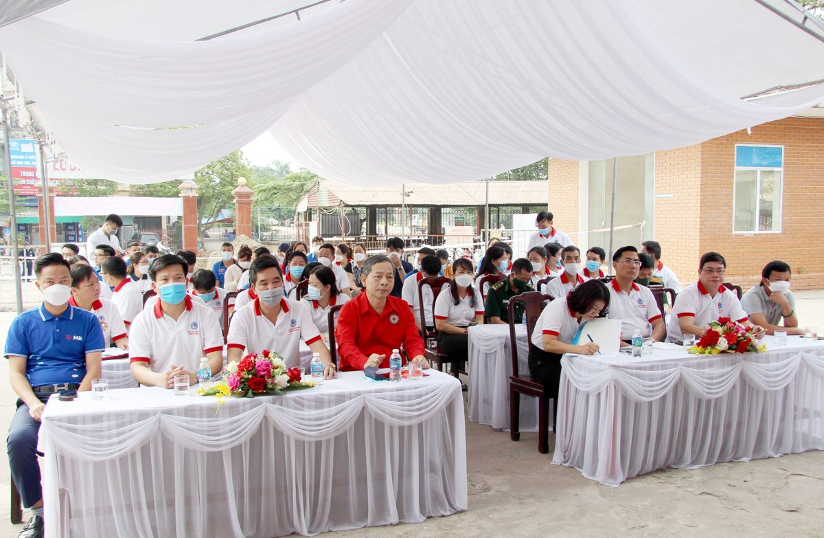 Tiếp nhận 870 đơn vi máu tại thành phố Móng Cái