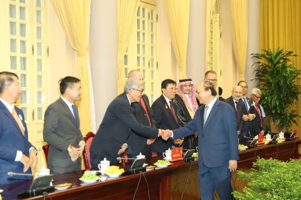 Chủ tịch nước Nguyễn Xuân Phúc tiếp Đoàn đại biểu quốc tế tham dự Đại hội XI Hội Chữ thập đỏ Việt Nam