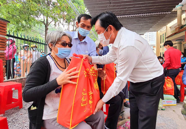 Bình Dương: Chợ Nhân đạo lần thứ 2 chăm lo cho người mù, người có hoàn cảnh khó khăn