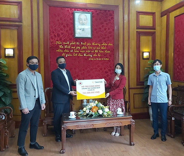 Công ty Sun Life Việt Nam hỗ trợ công tác phòng, chống dịch bệnh COVID - 19 hơn 700 triệu đồng