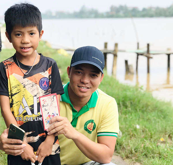 Chắp cánh yêu thương đến với mọi người