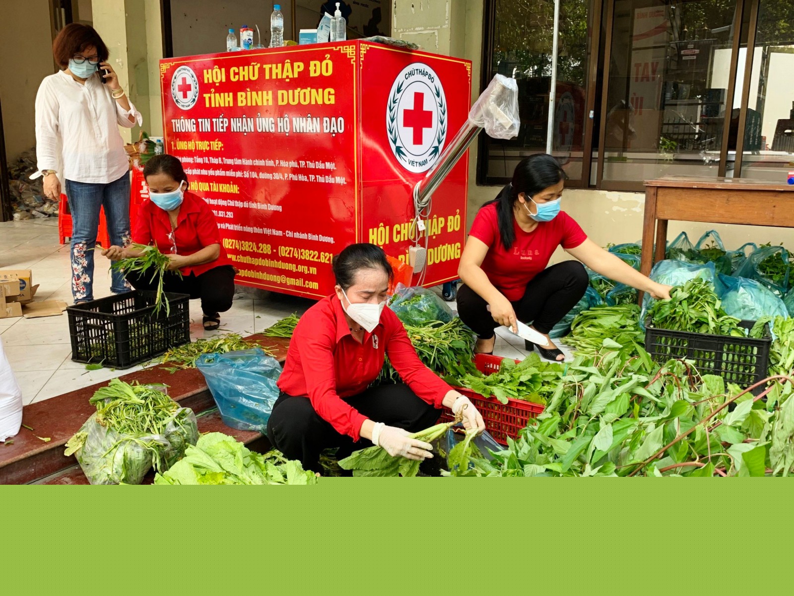 Thầm lặng những “chiến sĩ áo đỏ” giữa mùa dịch bệnh