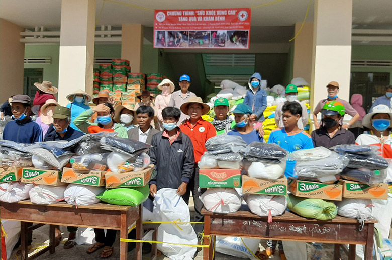 Gia Lai: Khám bệnh, tặng quà cho trên 1.000 đồng bào dân tộc thiểu số