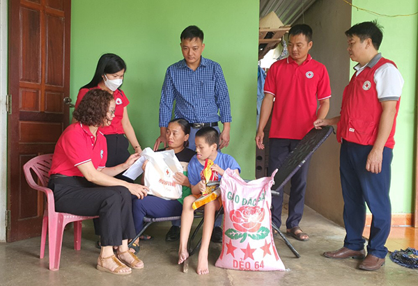 Trung thu về bản