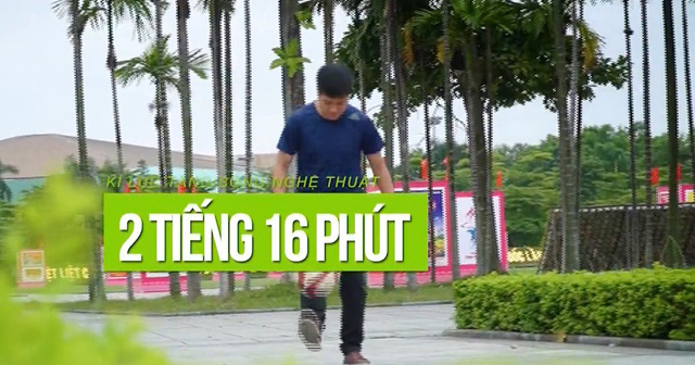 Thầy hiệu trưởng tâng bóng liên tục 2 giờ để quyên góp giúp đỡ trẻ mồ côi