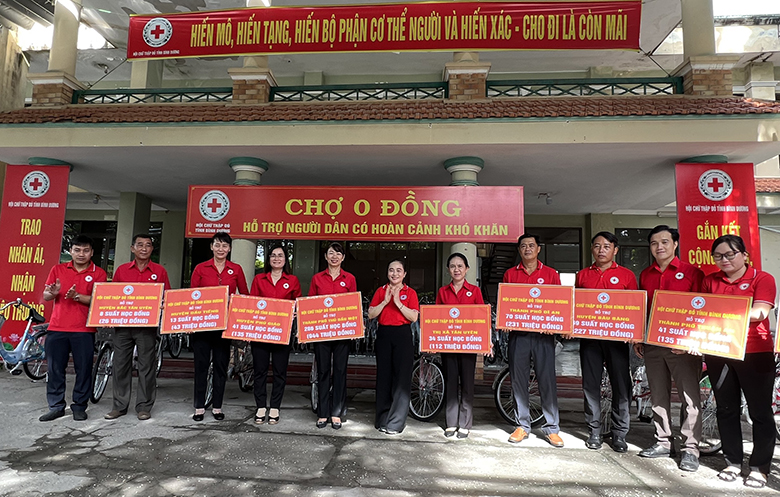 Bình Dương: Hỗ trợ 700 suất học bổng cho các địa phương để trao tặng cho học sinh khó khăn trong dịp năm học mới