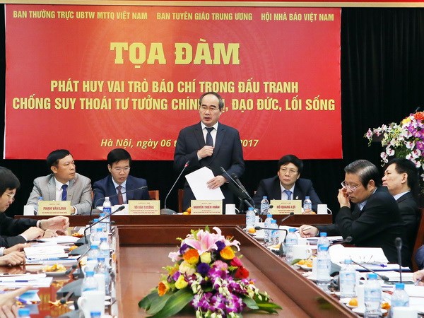 Phát huy vai trò báo chí trong đấu tranh chống sự suy thoái tư tưởng