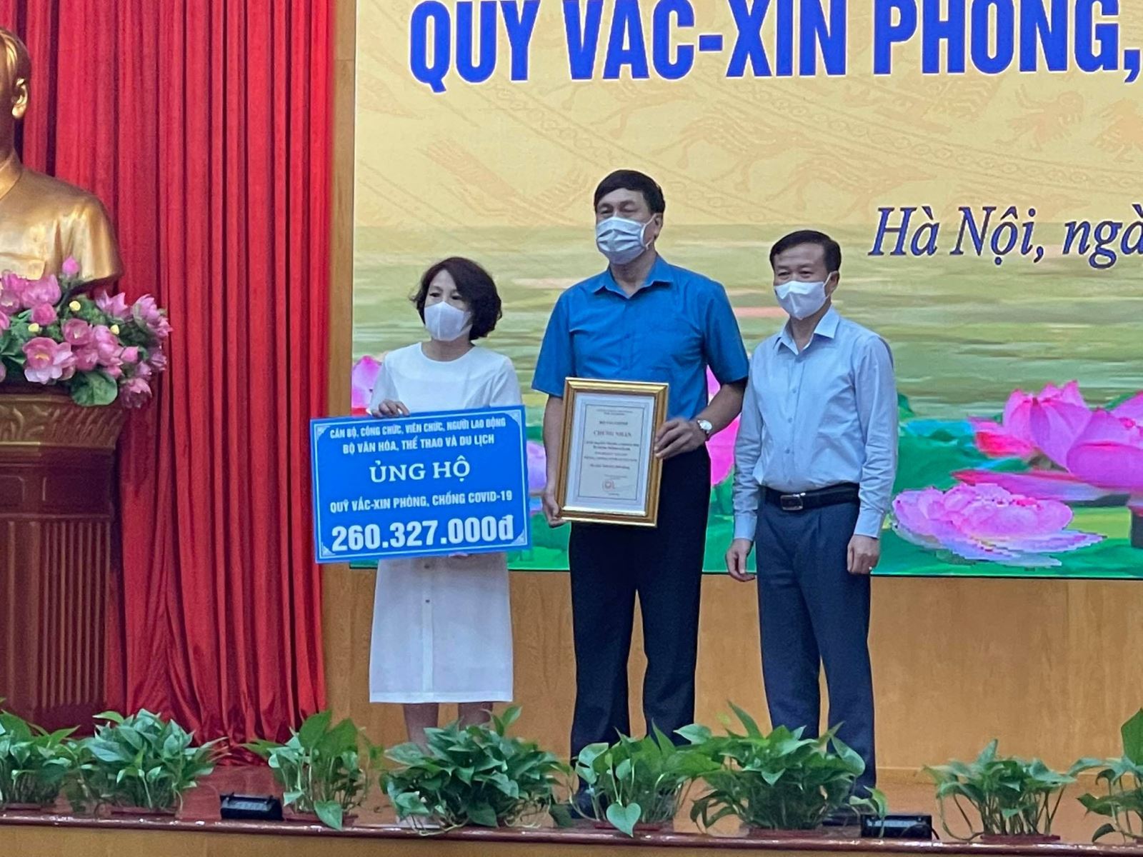 Quỹ vaccine phòng COVID-19 nhận được hơn 8.000 tỷ đồng