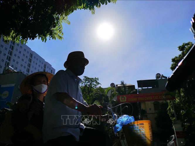 Chỉ số tia cực tím tại Hà Nội đạt ngưỡng nguy cơ gây hại rất cao