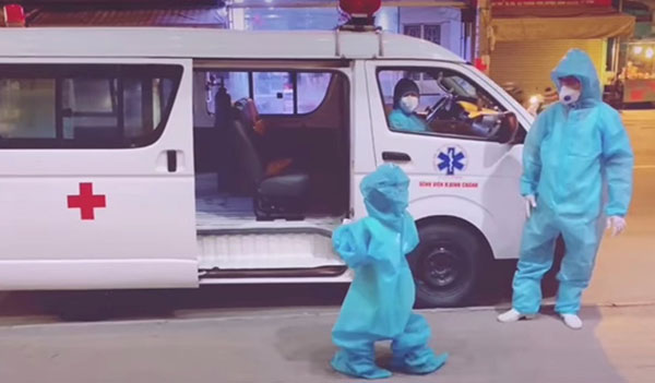 Vinamilk gửi tặng sữa và nhiều phần quà đến các Bác sĩ, bệnh F0 tại Bệnh viện Trưng Vương