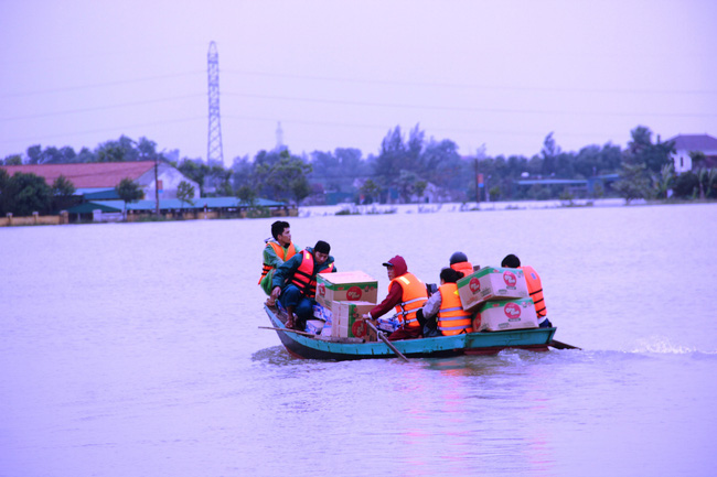 Đại sứ quán Việt Nam tại Singapore, Hàn Quốc, Đức kêu gọi ủng hộ đồng bào miền Trung bị lũ lụt