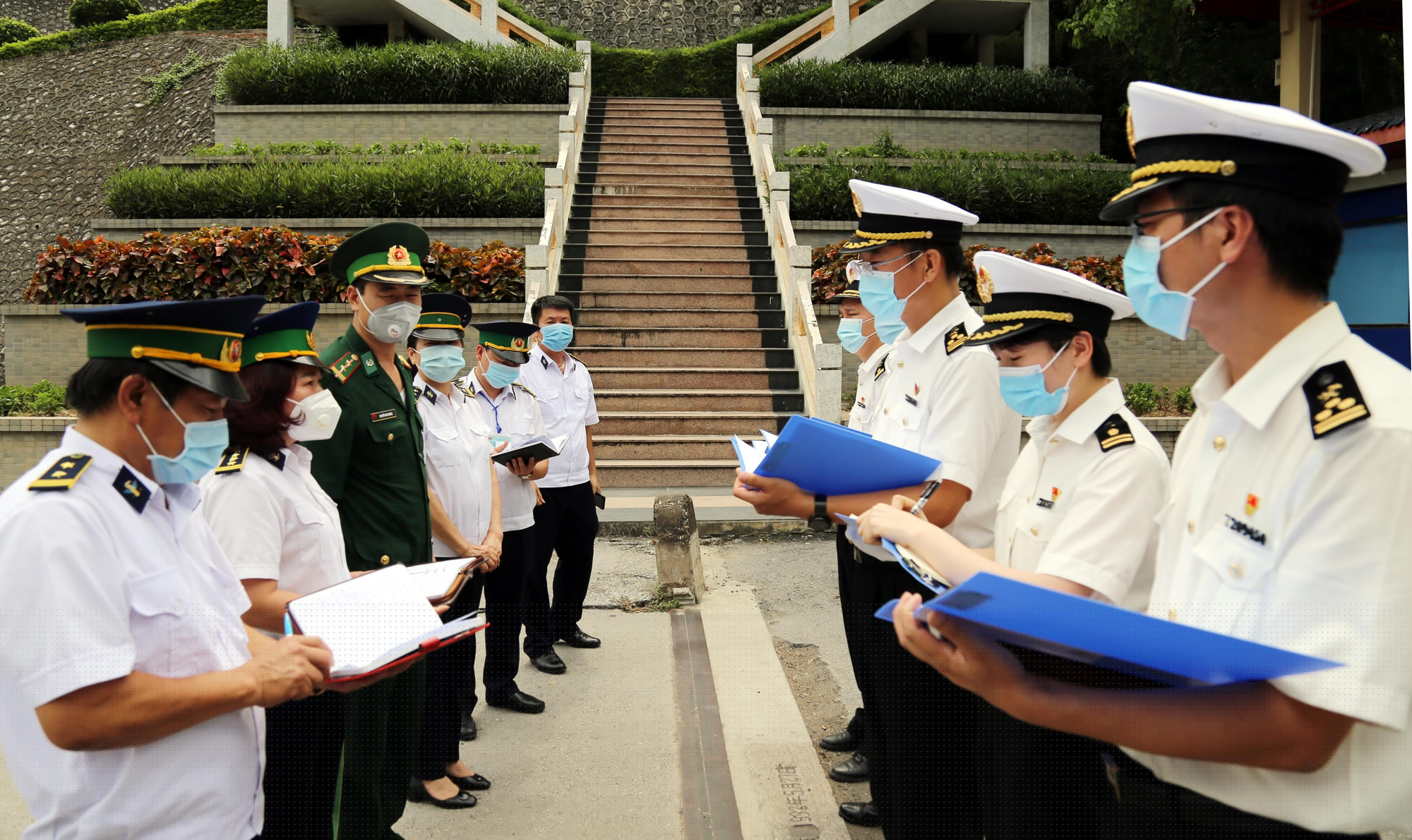 Kiến nghị áp dụng cấp hộ chiếu vaccine với lái xe vận chuyển hàng qua cửa khẩu