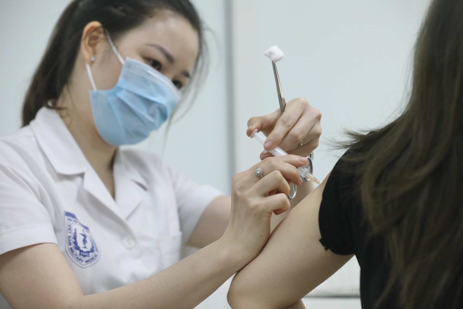 200 tình nguyện viên tiêm thử nghiệm giai đoạn 3 vaccine Nano Covax phòng COVID-19