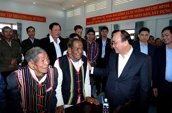 Thủ tướng: “Không để bất cứ gia đình nào đói cơm lạt muối, đứt bữa