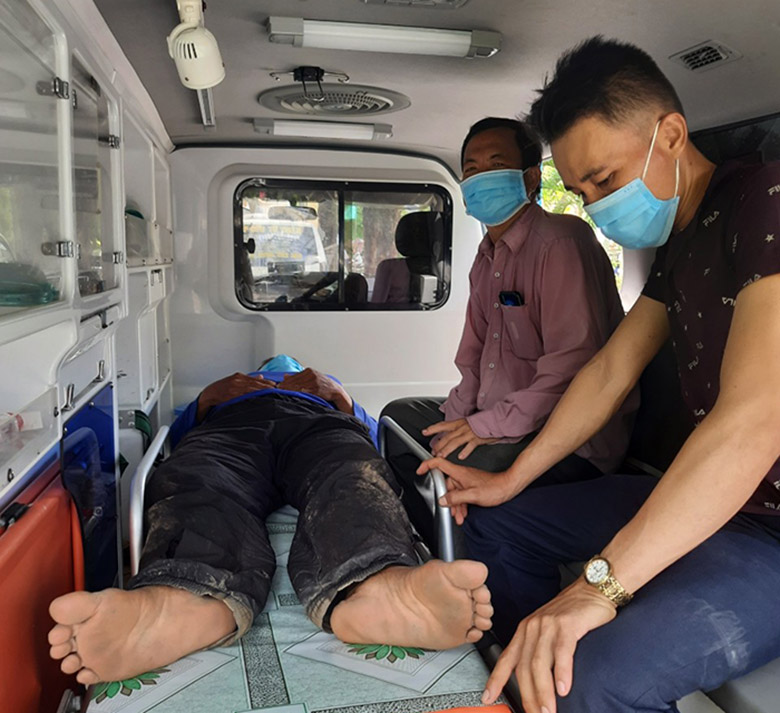 Vĩnh Long: “Chiếc xe nhân ái” vận chuyển miễn phí cho hàng ngàn lượt người bệnh