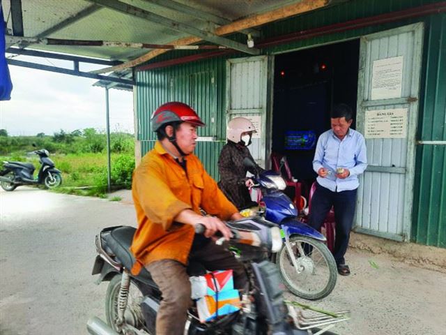 Chuyện 5 lão nông vay tiền làm cầu phao BOT