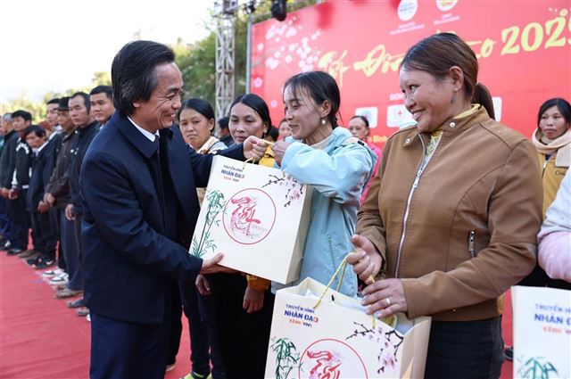 “Tết đồng bào 2025” đã mang Tết sớm, Tết ấm no đến với đồng bào vùng cao huyện Nguyên Bình, tỉnh Cao Bằng.