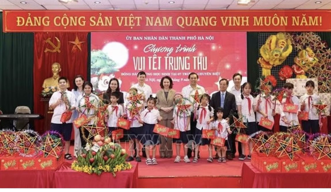 Trung thu yêu thương: Tiếp thêm động lực cho học sinh các trường chuyên biệt