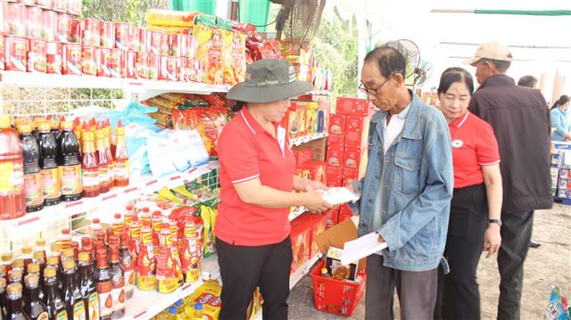Tây Ninh: “Larue cùng cộng đồng đón Tết an vui” lan tỏa yêu thương tại xã Mộc Hóa