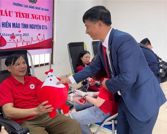 Hà Nam: Tôn vinh 81 tập thể, gia đình và cá nhân hiến máu tiêu biểu năm 2025