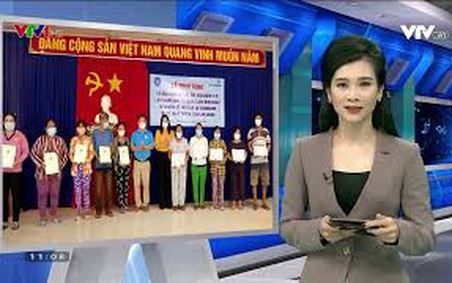 BHXH tỉnh An Giang tặng sổ BHXH, thẻ BHYT cho người dân khó khăn trên địa bàn