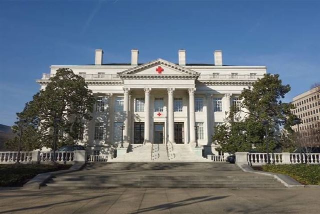 Tổng thống Donald Trump trở thành Chủ tịch danh dự của Hội Chữ thập đỏ Hoa Kỳ