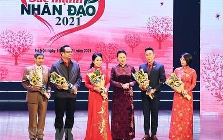 Trao đi yêu thương để nhận về hạnh phúc