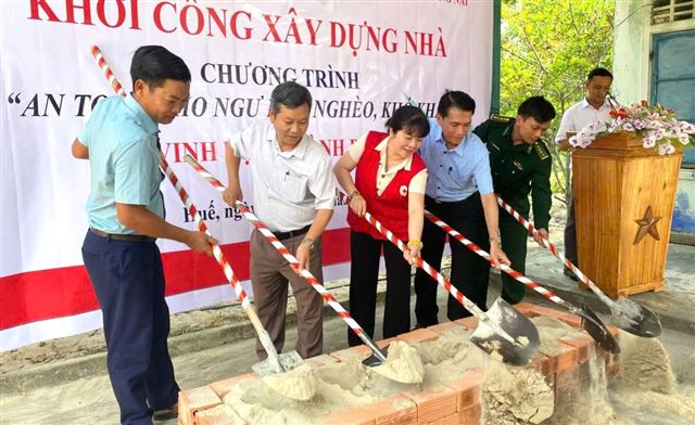 Khởi công xây dựng nhà ở cho 2 ngư dân nghèo 