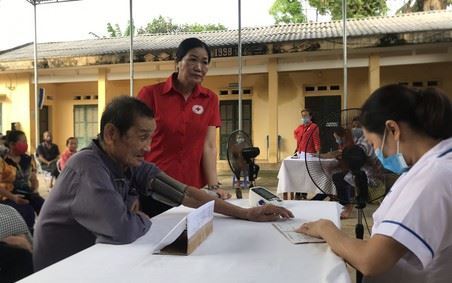 Phú Lương: Khám chữa bệnh, tư vấn sức khỏe và cấp thuốc miễn phí cho các đối tượng chính sách